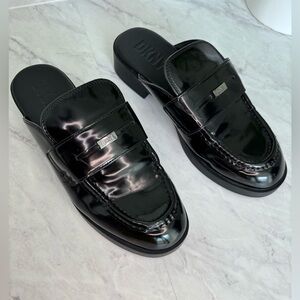 DKNY Black Patent Leather Backless Loafer Mules Silver Logo Hardware Size 9M
